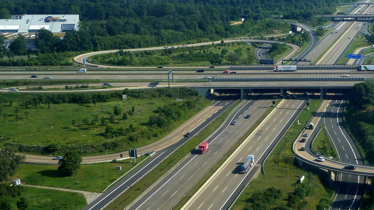 Γερμανία: «Κόντρες» για τα όρια ταχύτητα στον αυτοκινητόδρομο