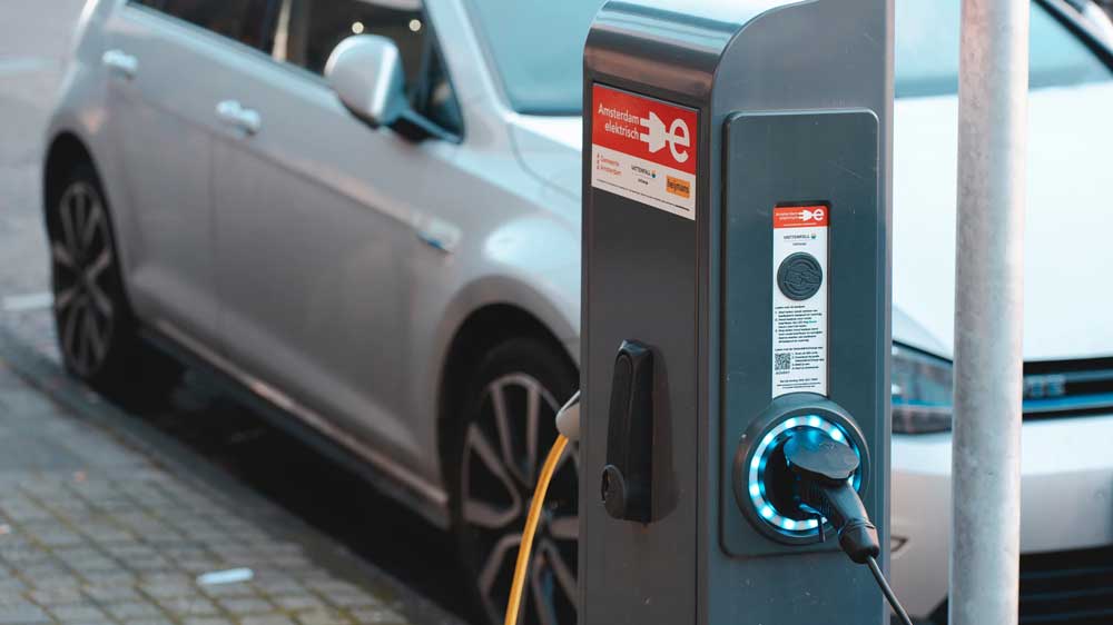 BP και Shell μπαίνουν στον τομέα φόρτισης ηλεκτρικών αυτοκινήτων