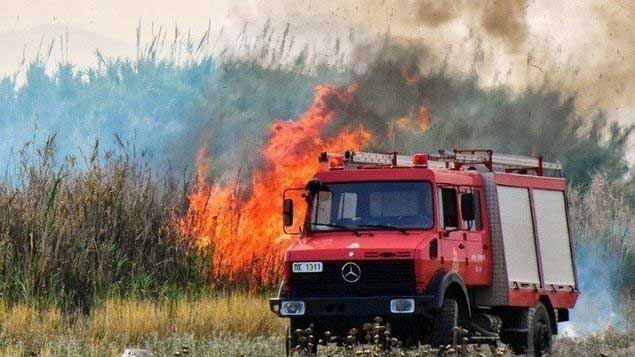 Εικόνα του άρθρου Ανεξέλεγκτη καίει η φωτιά στα Βίλια
