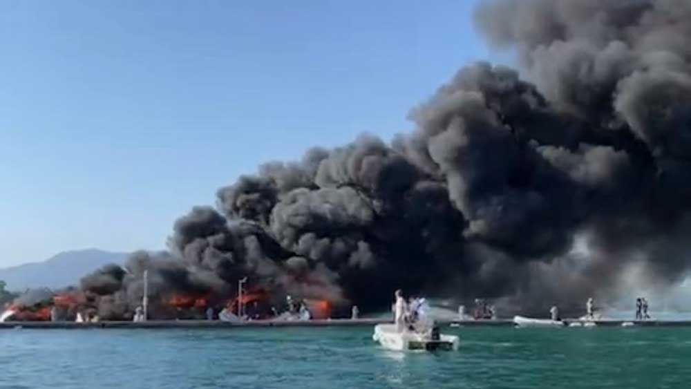 Κέρκυρα: Στις φλόγες τέσσερα ιστιοπλοϊκά σκάφη