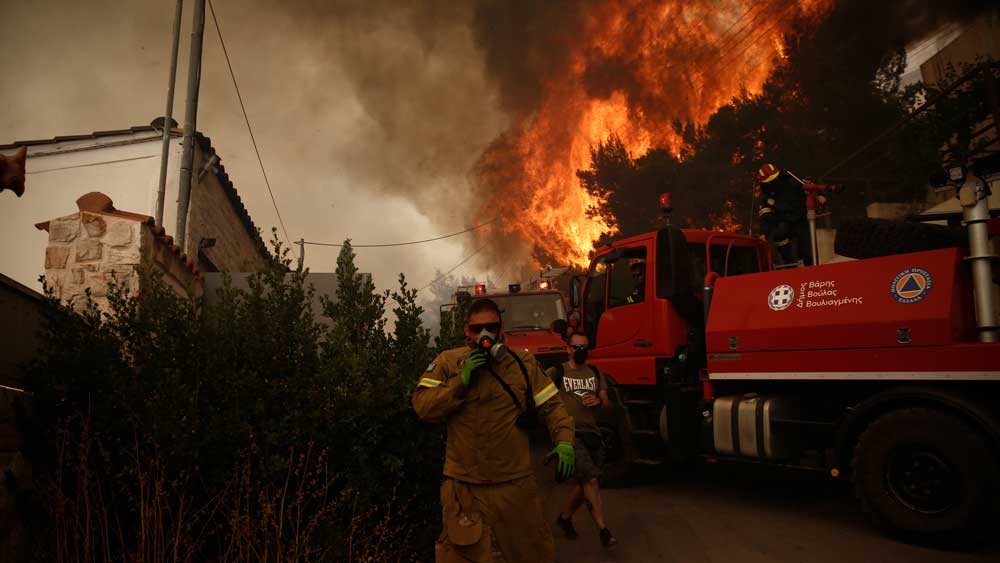 Δεύτερη φωτιά στον Υμηττό. Ζημιές σε σπίτια στην Βούλα
