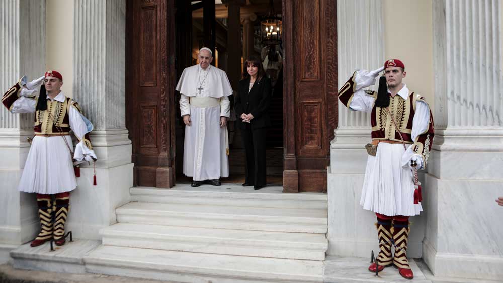Ο Πάπας στην Ελλάδα: Μια επίσκεψη με μηνύματα