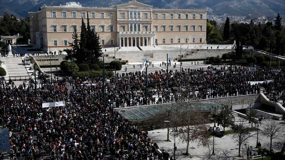 Σε εξέλιξη μαζικό συλλαλητήριο στην Αθήνα