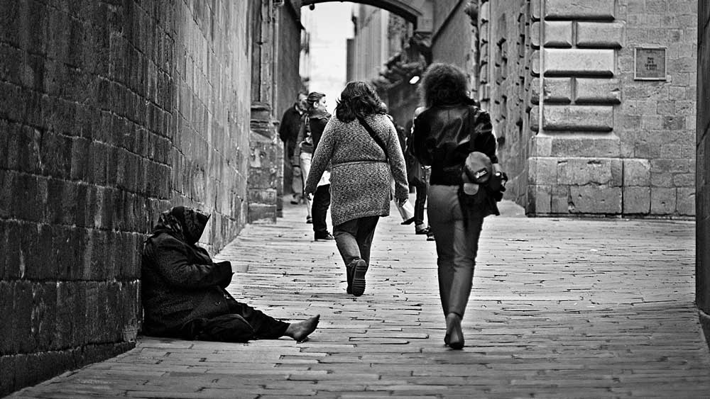 Έρευνα για τη φτώχεια: Οι θλιβερές πρωτιές της Ελλάδας