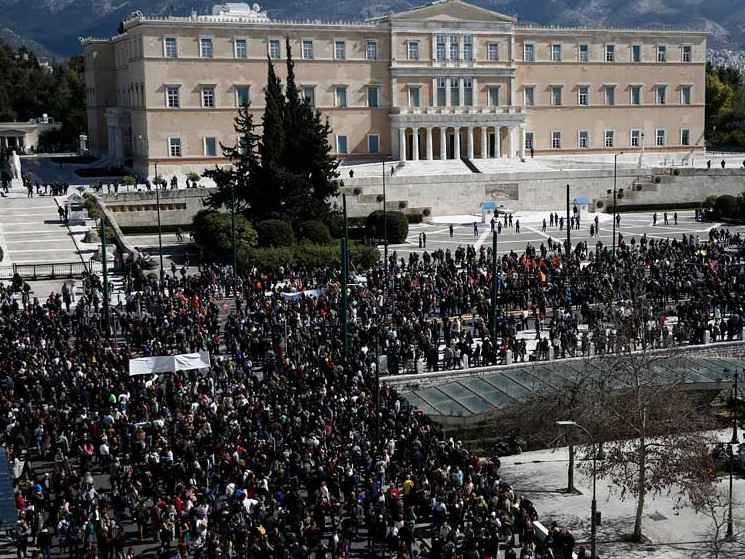 Σε εξέλιξη μαζικό συλλαλητήριο στην Αθήνα