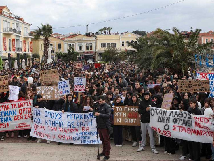 Αθήνα: «Καμία συγκάλυψη» το αίτημα των χιλιάδων απεργών
