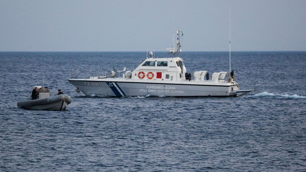 Νέος συναγερμός για σκάφος με πρόσφυγες