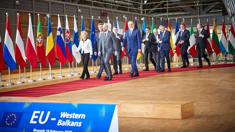 EE: Απορρίπτουν επαναχάραξη συνόρων στα Δ. Βαλκάνια