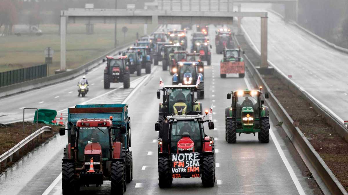 Γαλλία-αγροτικές κινητοποιήσεις: Όλοι οι δρόμοι οδηγούν στο Παρίσι