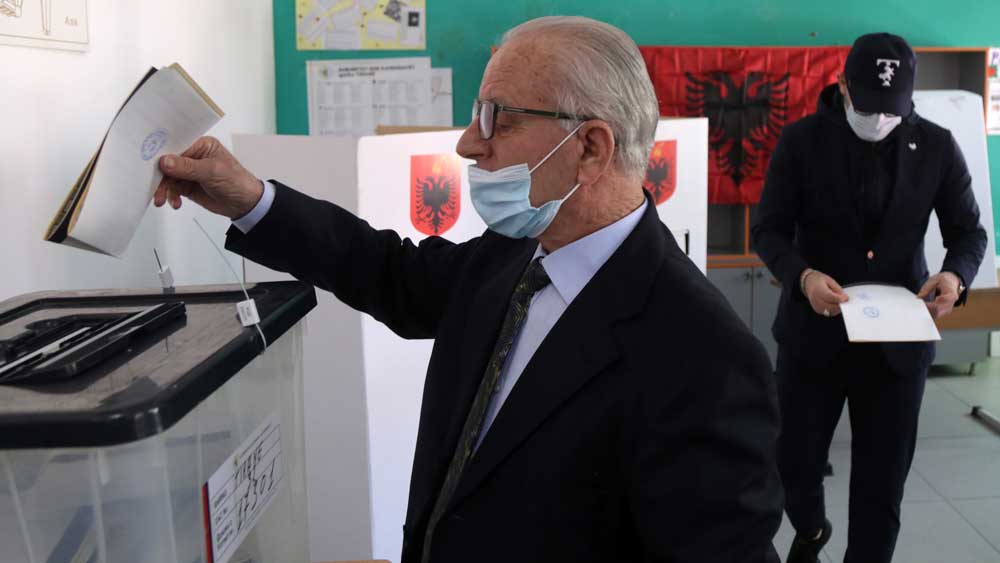 Εικόνα του άρθρου Αλβανία: Έκλεισαν οι κάλπες. Μοιρασμένα τα exit polls