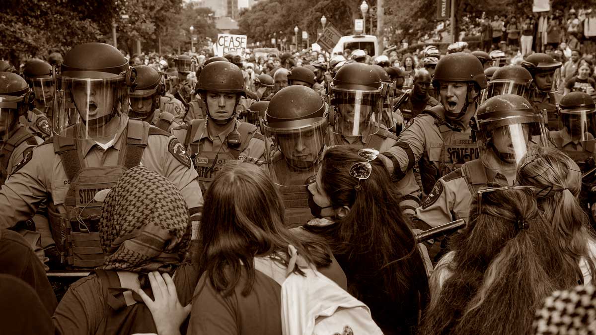 ΗΠΑ: Μπαράζ συλλήψεων και δακρυγόνα κατά των φοιτητικών διαδηλώσεων