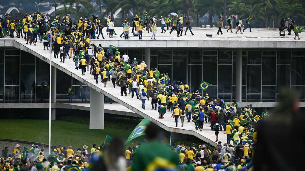 Βραζιλία: Ακροδεξιοί εισβάλλουν σε κυβερνητικά κτίρια