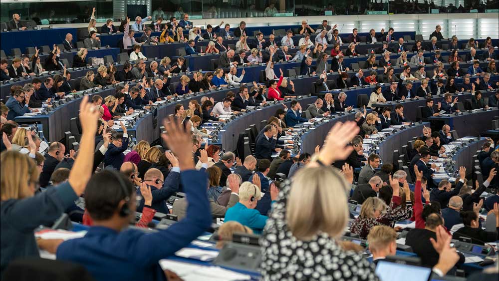 Ευρωβαρόμετρο: Καλύτερα ευρωκοινοβούλιο και δημοκρατία θέλουν οι Έλληνες
