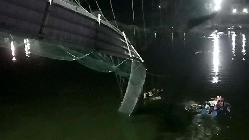 Εικόνα του άρθρου Ινδία: Κατέρρευσε γέφυρα. Δεκάδες νεκροί