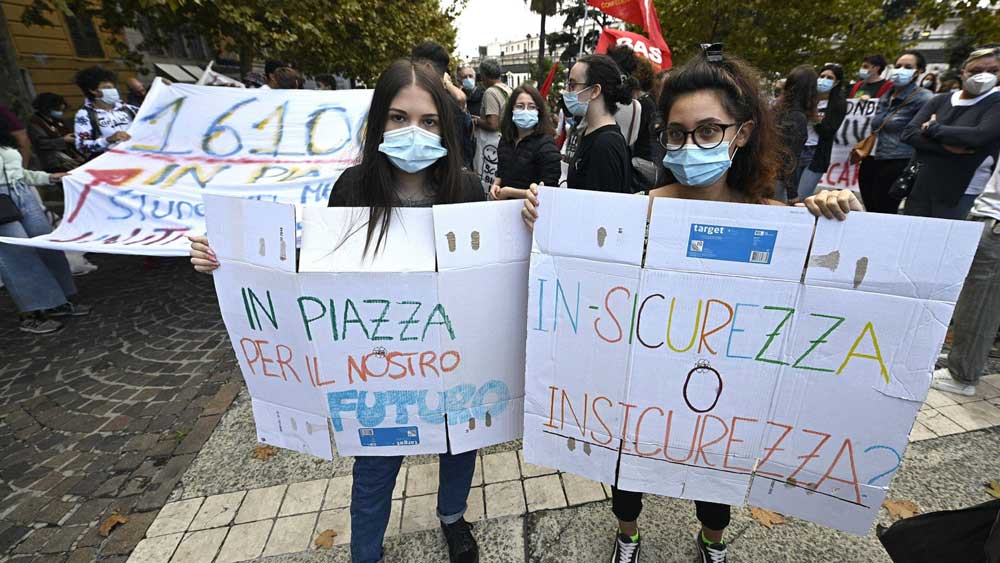 Ιταλία-Κορονοϊός: Οι μαθητές αμφισβητούν την πολιτική Κόντε