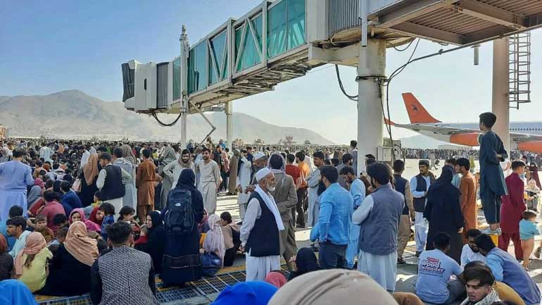 Αφγανιστάν: Χάος και απελπισία στο αεροδρόμιο της Καμπούλ