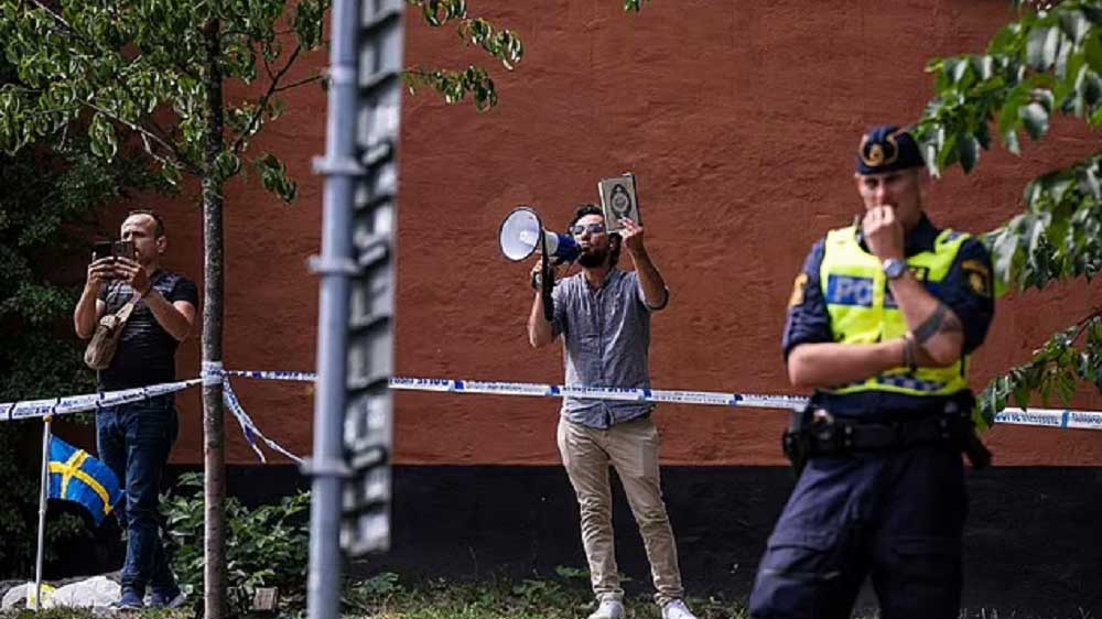 Σουηδία: Διαδηλωτές καίνε το Κοράνι. Βολές Ερντογάν