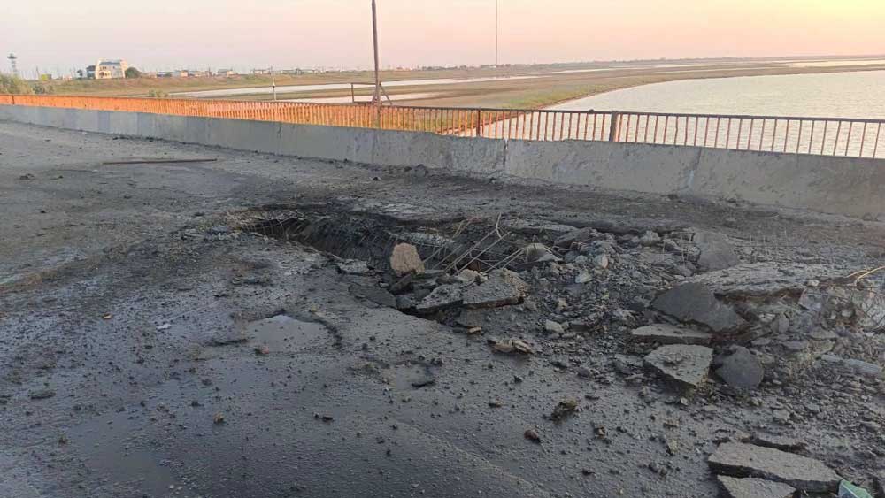 Ρωσία: Η Ουκρανία χτύπησε γέφυρα προς την Κριμαία