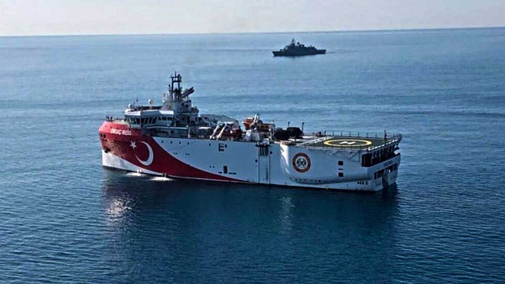 Αποσύρονται σταδιακά τα τουρκικά πλοία