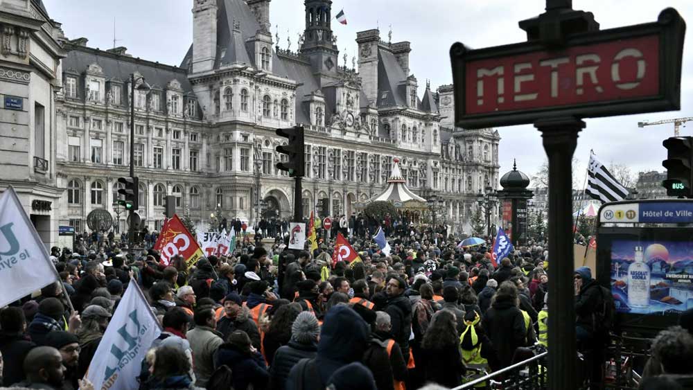 Γαλλία: Χιλιάδες στους δρόμους για το συνταξιοδοτικό
