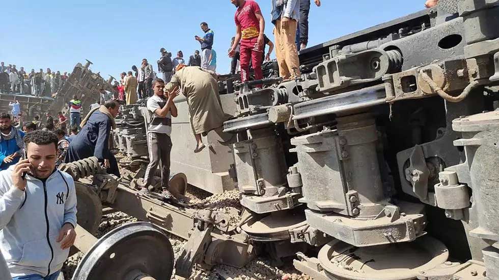 Αίγυπτος: Σύγκρουση τρένων με δεκάδες νεκρούς