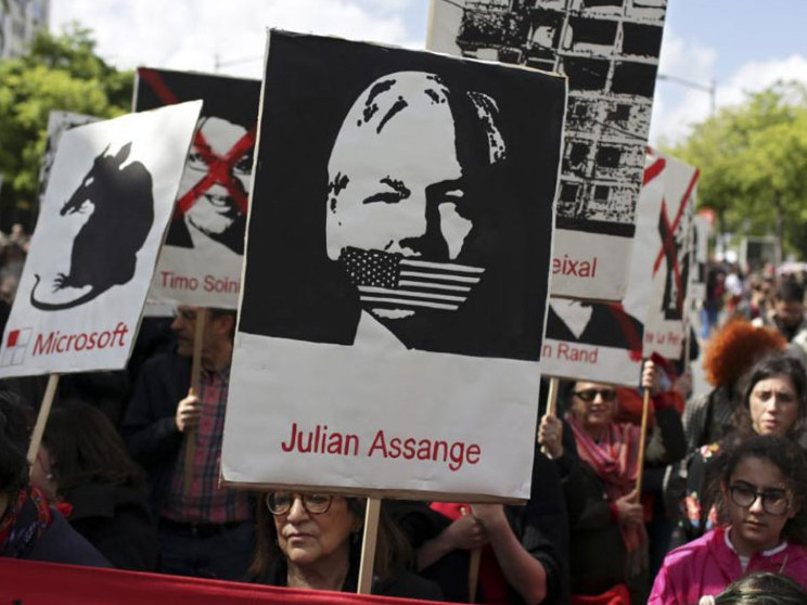 NYT, Guardian, El Pais, Le Monde, Der Spiegel: Να αποσυρθούν οι κατηγορίες κατά του Ασάνζ