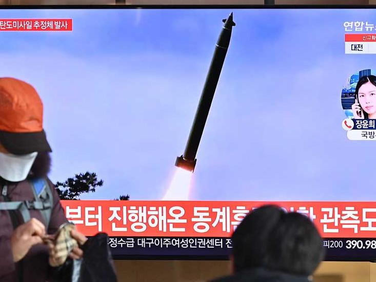 Β. Κορέα: Εκτοξεύει δεύτερο πύραυλο σε μια εβδομάδα