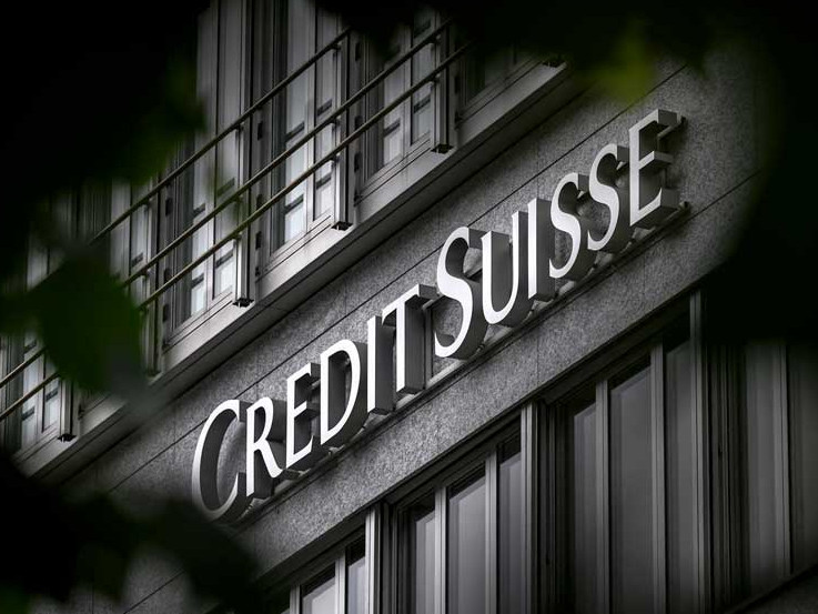 FT: Η UBS προσφέρεται να εξαγοράσει την Credit Suisse