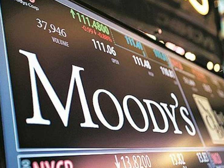 Η Moody's υποβαθμίζει αμερικανικές τράπεζες