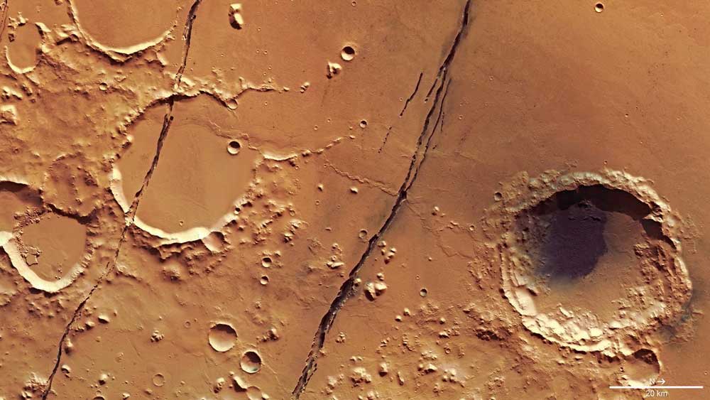 Άρης: Η ήσυχη επιφάνεια φαίνεται να κρύβει ένα πολύ πιο ανήσυχο εσωτερικό