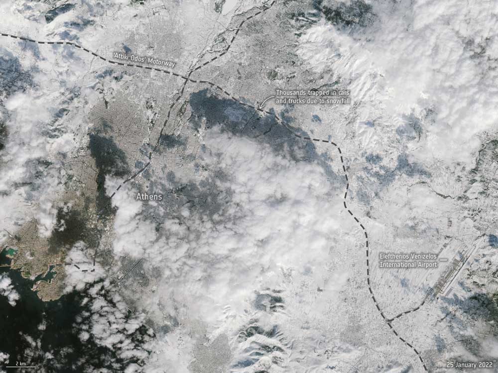 ESA: Ο δορυφόρος φωτογράφισε τη χιονισμένη Αθήνα