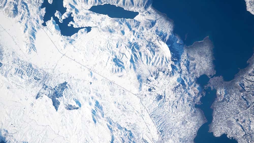 ESA: Ένας αστροναύτης φωτογραφίζει τη χιονισμένη Ελλάδα