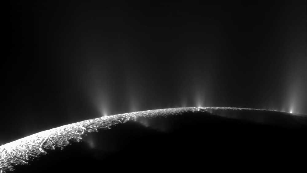 Στο παγωμένο φεγγάρι του Κρόνου ανιχνεύτηκε φώσφορος