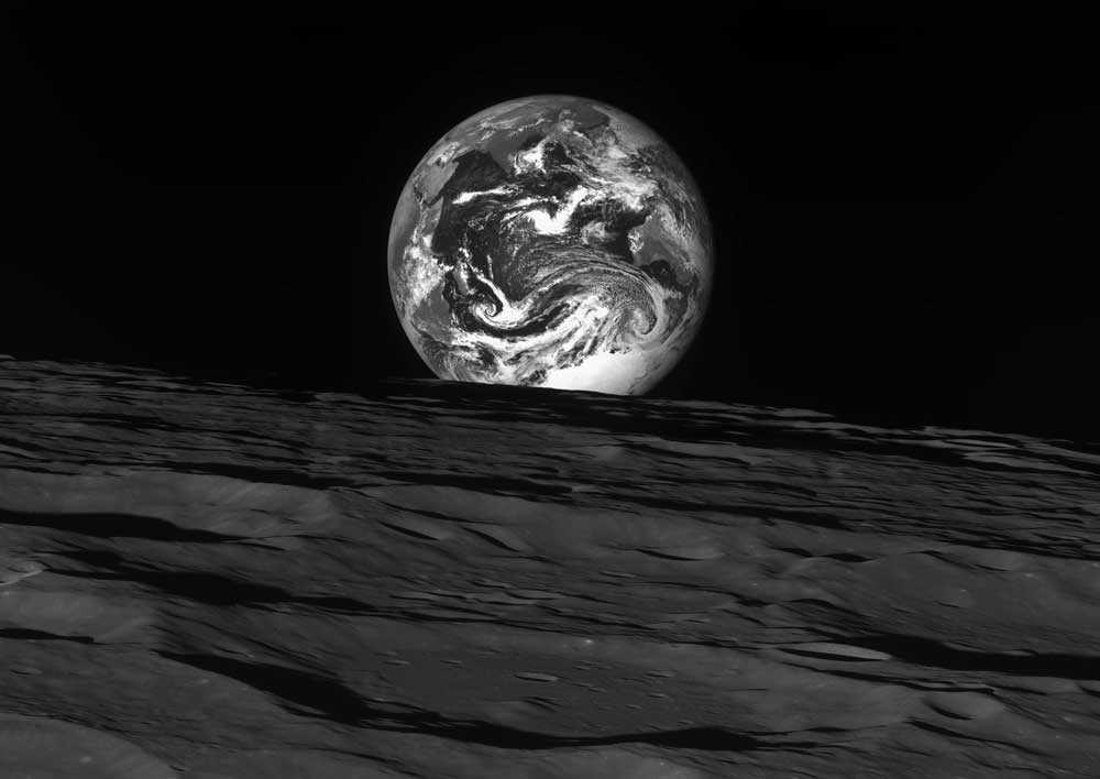 Μια εντυπωσιακή φωτογραφία της γης από τη σελήνη