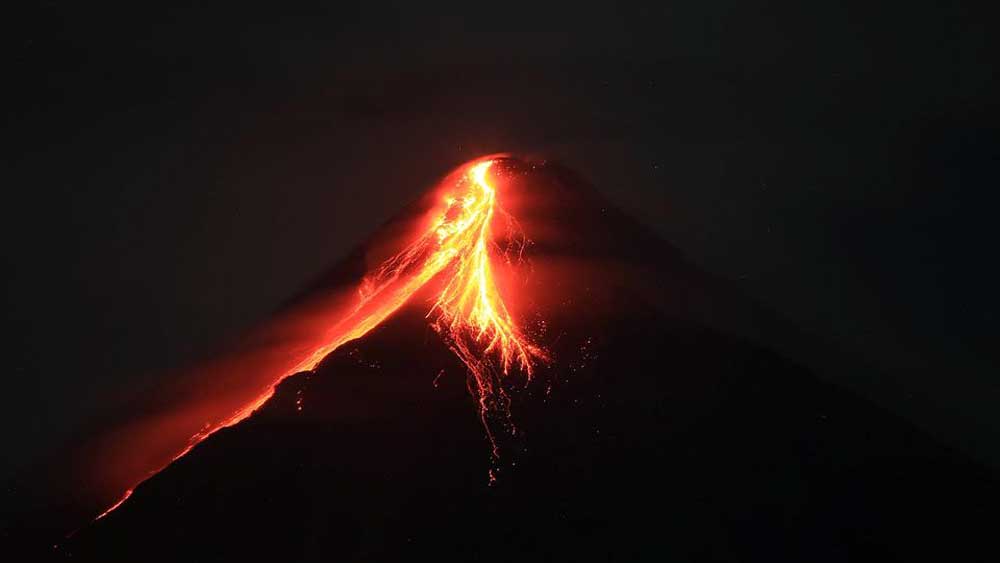 Εικόνα του άρθρου Φιλιππίνες: Τα ηφαίστειο Μαγιόν, εκτοξεύει λάβα. Οι κάτοικοι απομακρύνονται