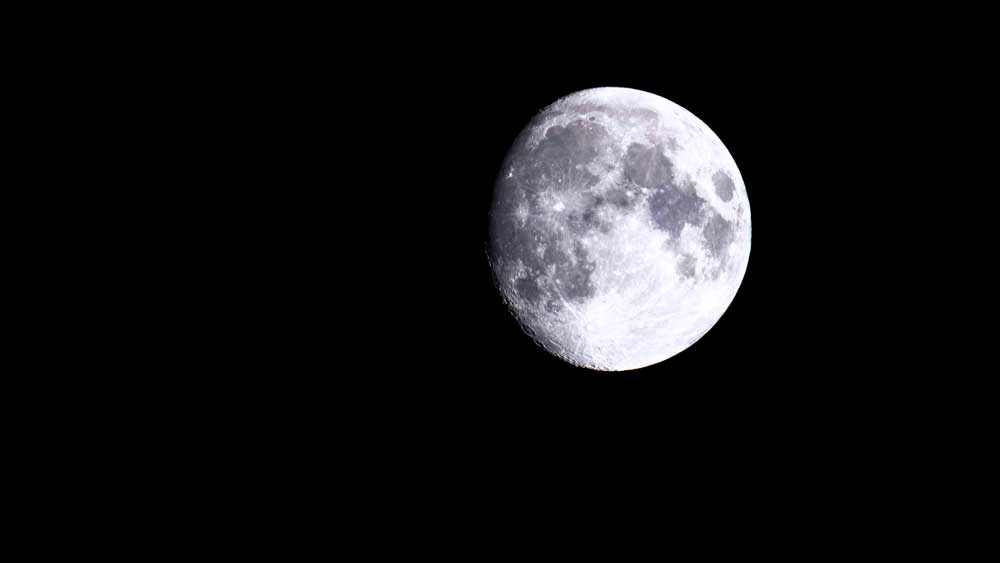 Εικόνα του άρθρου Επηρεάζει το φεγγάρι τον ύπνο και τη γονιμότητα;
