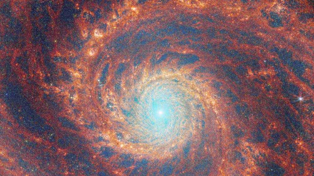 Το τηλεσκόπιο Webb απαθανατίζει μια κοσμική δίνη