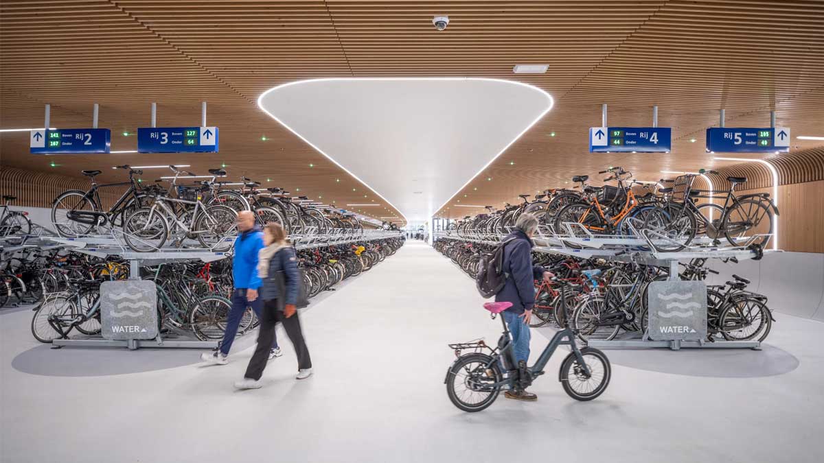 Άμστερνταμ: Ένα υποβρύχιο πάρκινγκ ποδηλάτων