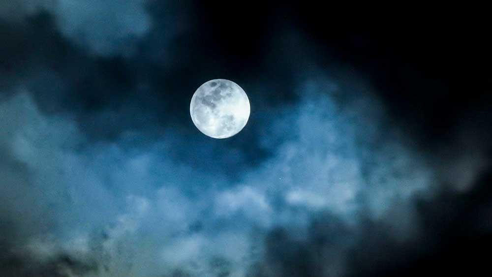 Πανσέληνος και έκλειψη παρασκιάς Σελήνης
