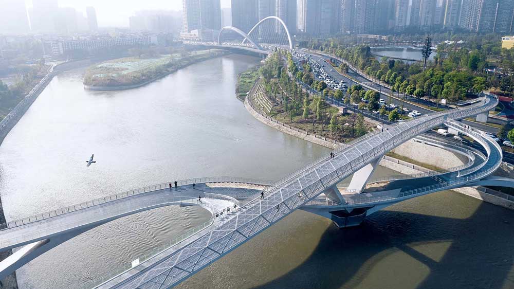 Κίνα: Μια γέφυρα-«μαίανδρος στο άπειρο»