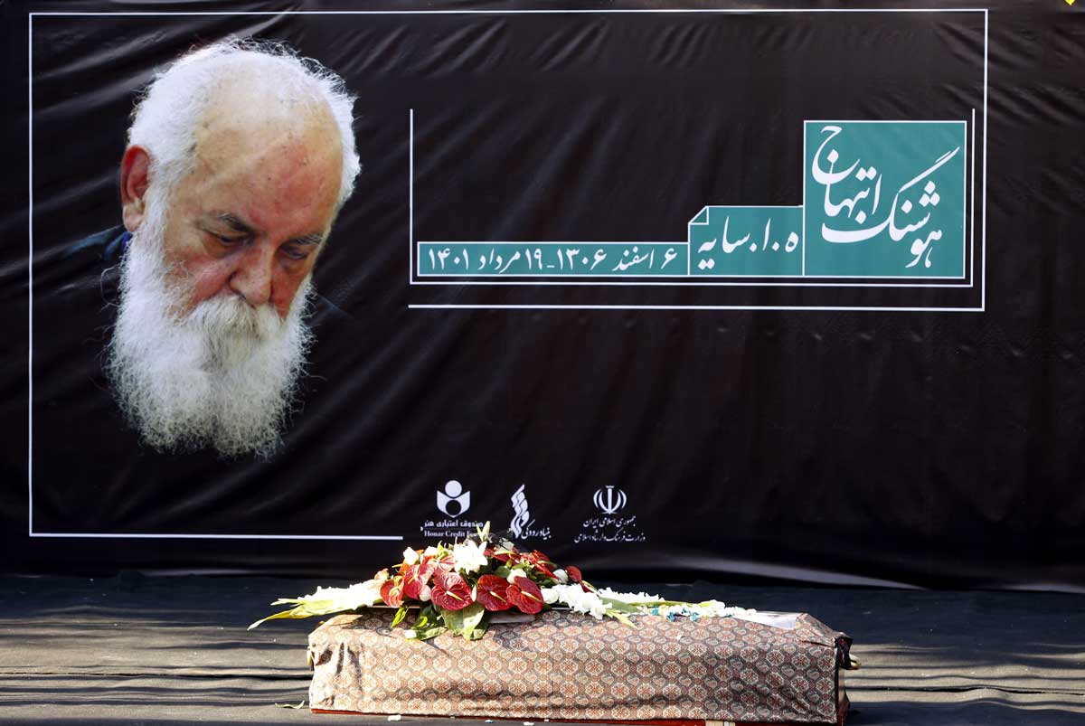Εικόνα του άρθρου Το Ιράν αποχαιρετά τον μεγαλύτερο ποιητή του