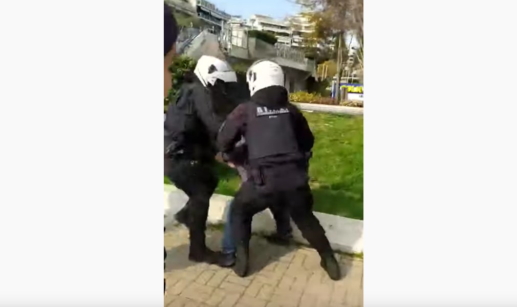 Η αστυνομία επιτέθηκε σε πολίτες στη Νέα Σμύρνη