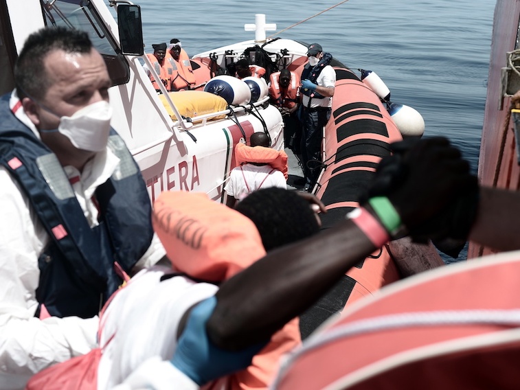 Μετανάστες: Νίκη των «σκληρών» της Ευρώπης βλέπουν οι αναλυτές