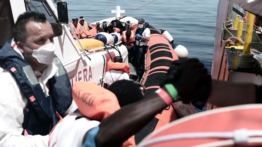 Εικόνα του άρθρου Μετανάστες: Νίκη των «σκληρών» της Ευρώπης βλέπουν οι αναλυτές