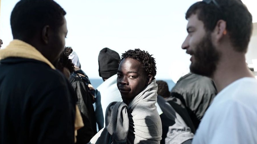 Ασφαλείς στη Βαλένθια αποβιβάστηκαν οι μετανάστες του Αquarius