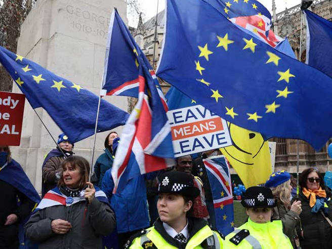 Brexit: Οι προειδοποιήσεις της ΕΕ προς το Λονδίνο