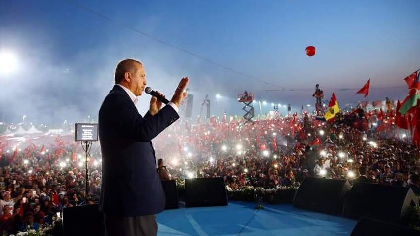 Ερντογάν: Όλη η εκτελεστική εξουσία στα χέρια του
