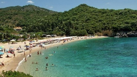Ποιες παραλίες στη Θεσπρωτία αποκτούν υποδομές για ΑμεΑ