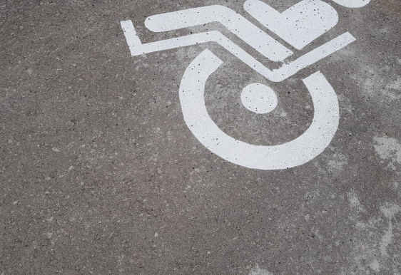 Εικόνα του άρθρου Ελευθέρας για άτομα με αναπηρία στο δημοτικό πάρκινγκ