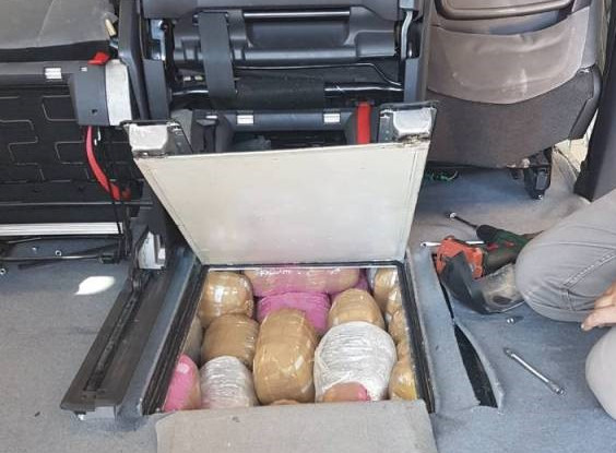 Έκρυβε 116 κιλά χασίς στο σασί του αυτοκινήτου